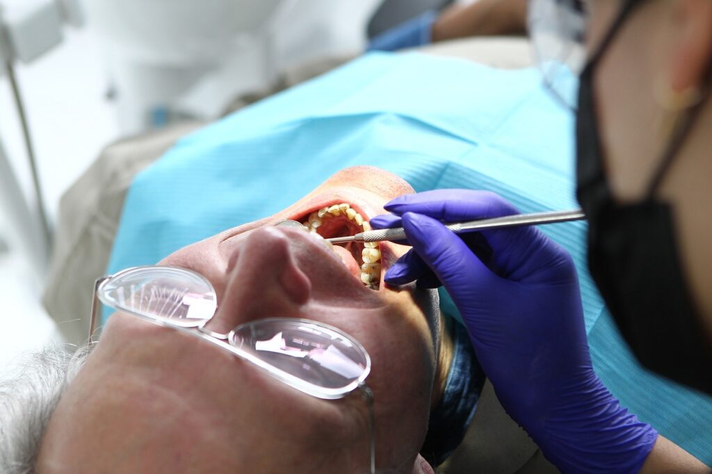 Réussir sa carrière dans le domaine dentaire : le rôle crucial de la formation